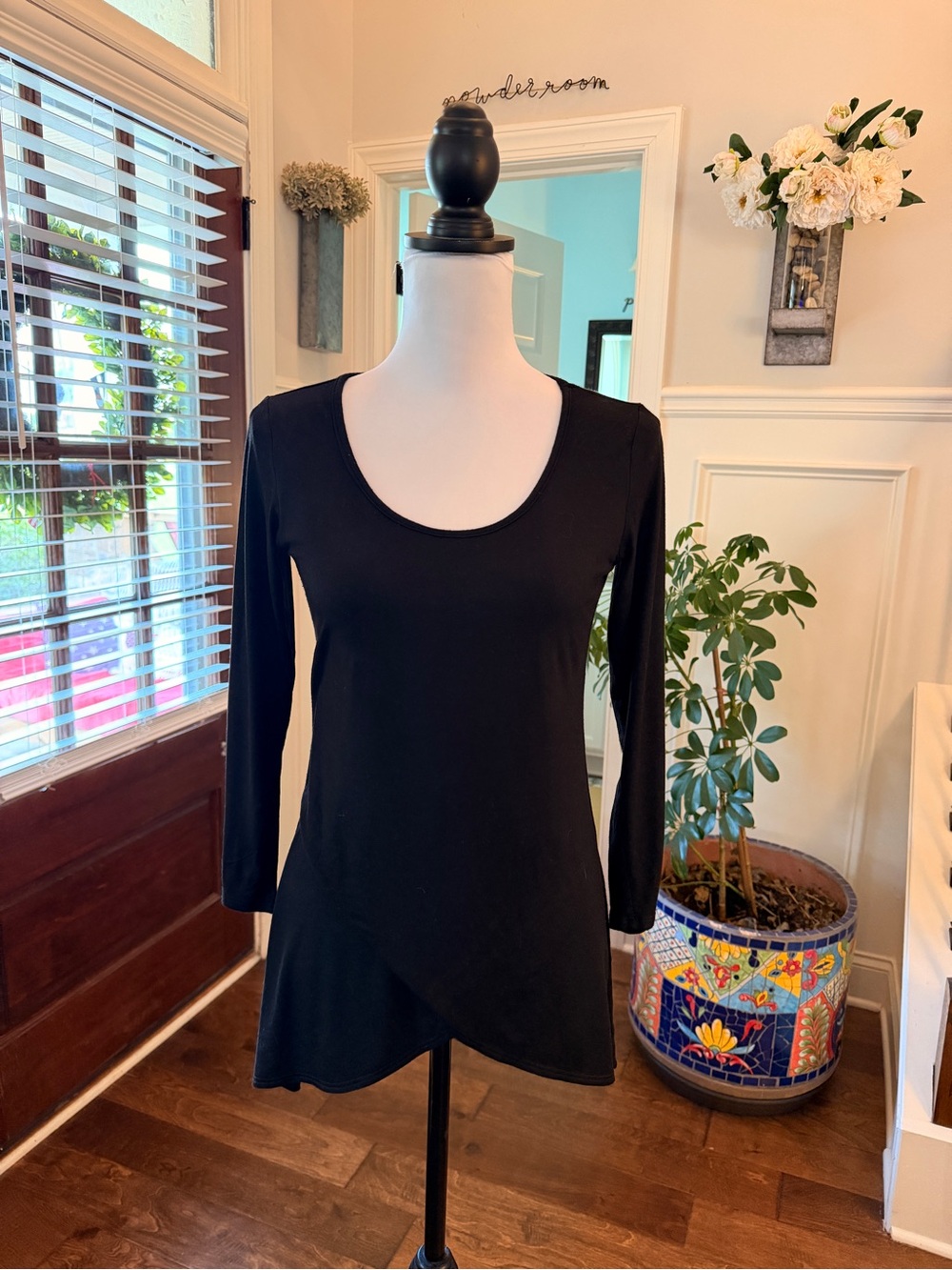 Dolce Bianca EUC 3/4 Sleeve Tulip Wrap Hem Scoop Neck Blouse